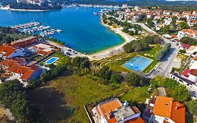 Apartments By The Sea 750